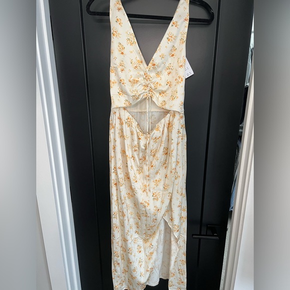 Abercrombie silk material cream floral dress - Picture 2 of 6